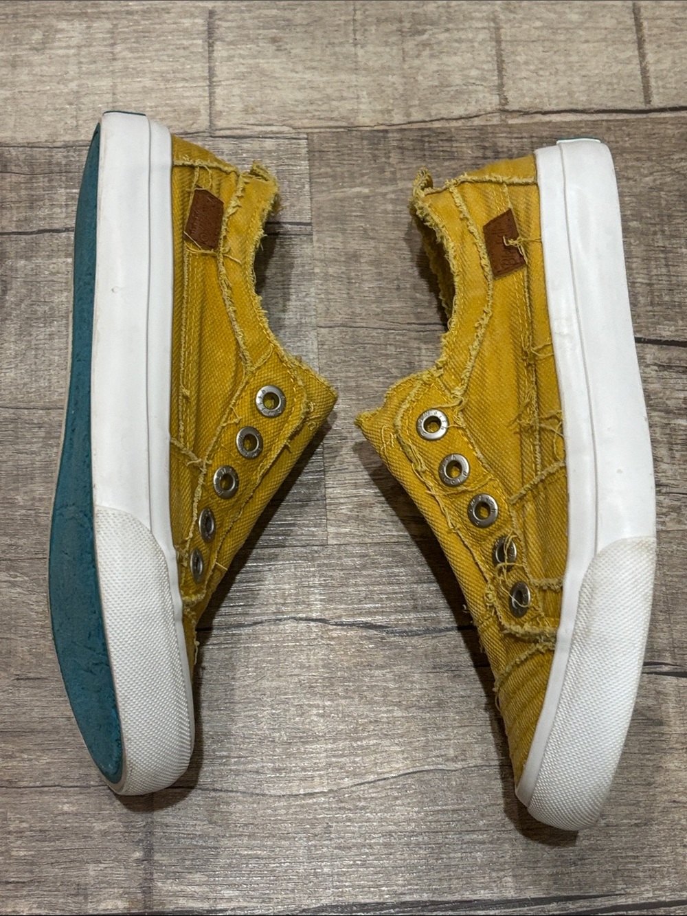 Blowfish Malibu Sneakers Slip-On Canvas in Mustard Yellow Size 7 - Picture 4 of 10